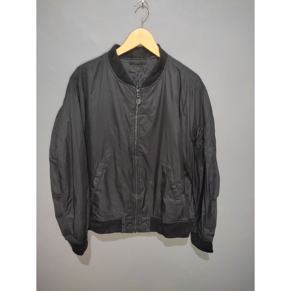 Jaket preloved Bomber Uniqlo