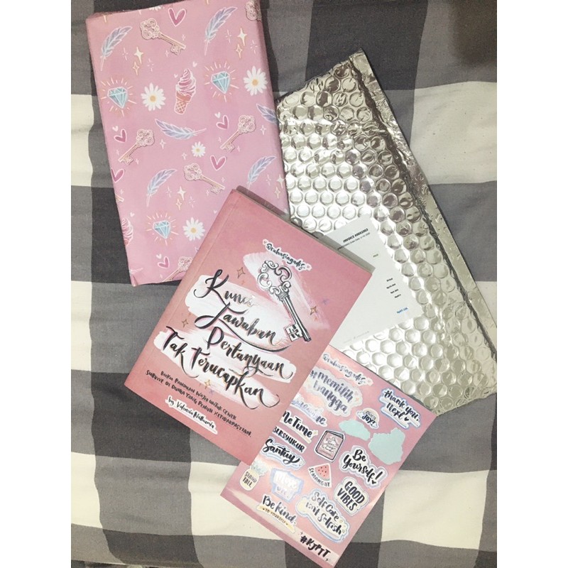 Preloved BUKU KUNCI JAWABAN PERTANYAAN TAK TERUCAPKAN (KJPTT) - Valencia Nathania (Rahasia Gadis)