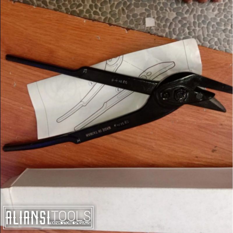 

Gunting Potong Plat Strapping Merek YBICO Taiwan 12 inch