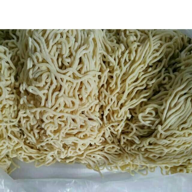 

Mie pangsit mentah (bahan telor ayam)