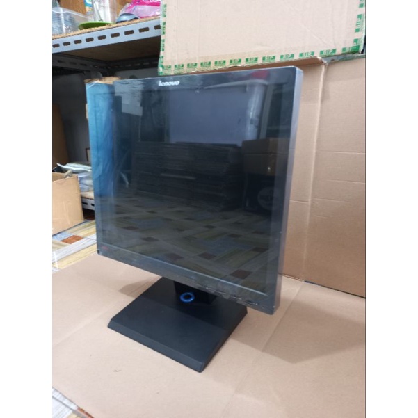 Monitor LCD Lenovo 17 inci Kotak