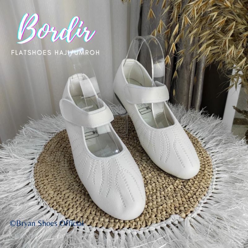 Bryan Sepatu Haji Umrah Flatshoes Putih Bordir Polos Exclusive Ori by Ardha 38-42 PNS Farmasi Kantor