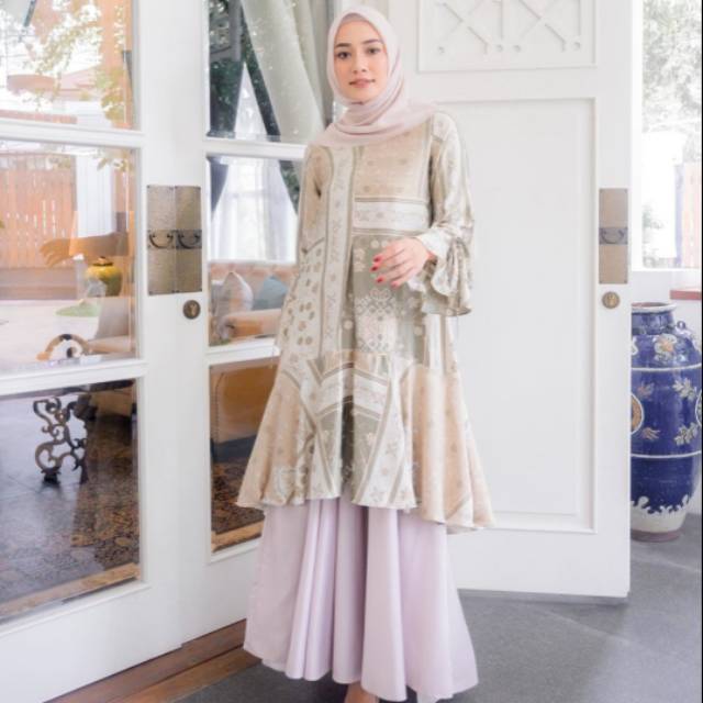 Lalita Tunic Wearing Klamby
