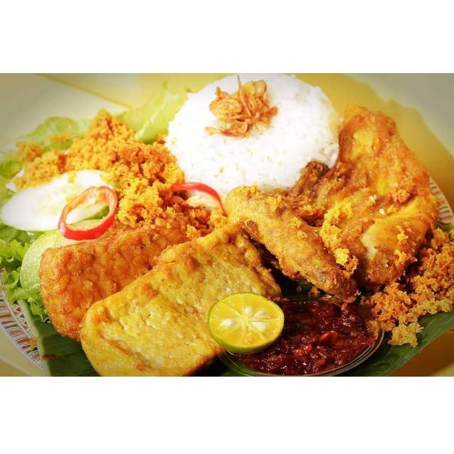 

Ayam Dada isi 4 potong (belum digoreng) sudah termasuk : Bumbu crispy dan Sambal