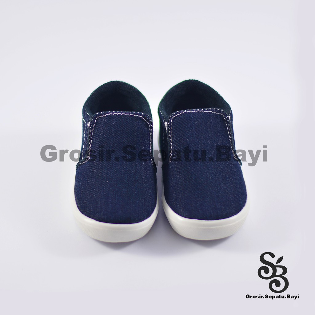 sepatu anak slip on laki-laki levis hitam murah