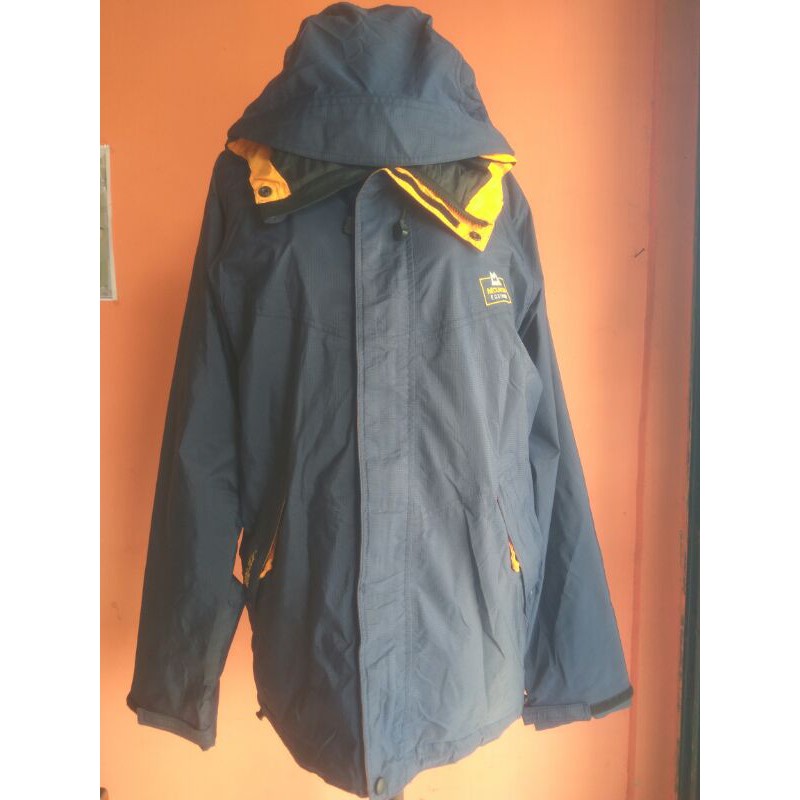 Jaket GORETEX Mountain Equipment Made in Portugal bukan Bulu Angsa Bulang TNF