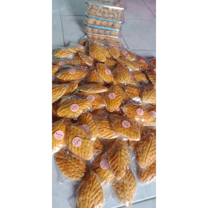 

NASTAR DAUN JUMBO/JANDA BOLONG WAJIB MINIM ORDER 10PCS