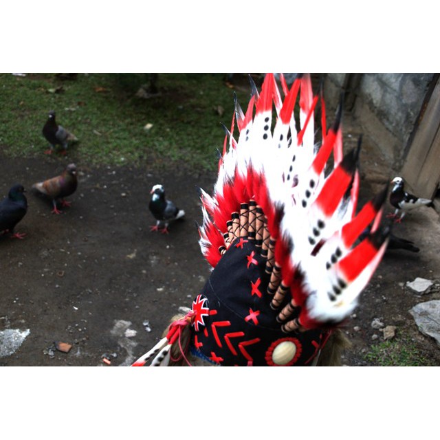 TOPI INDIAN-INDIAN HEADDRESS HEADBAND HEADPIECE MOHAWK ANGSA MERAH TUTUL PUTIH