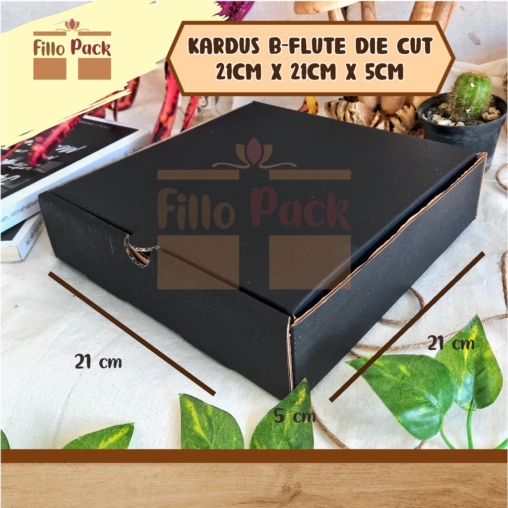 

Kardus hitam die cut B-flute 21cm x 21cm x 5cm tebal 3mm/kardus hampers hitam/kardus kado/kardus pizza hitam