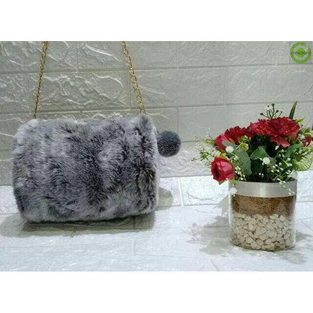 Tas selempang wanita bulu slingbag helly plus pompom korean style BISA COD