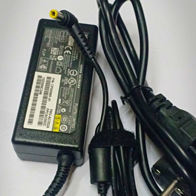 Adaptor Charger Laptop Fujitsu Lifebook E753 E743 UH572 SH771 19V 3.42A