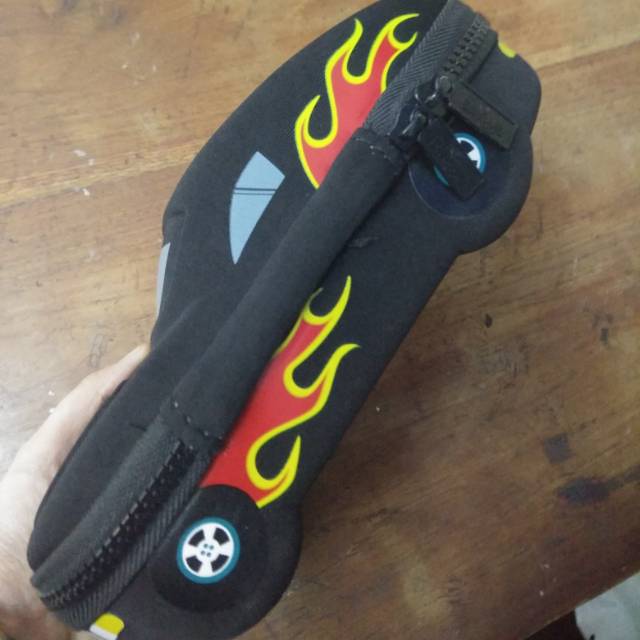 

SMIGGLE HARD TOP PENCIL CASE : CAR