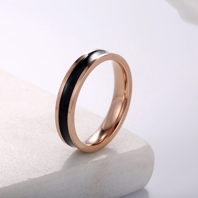 Cincin Couple Wanita Aksen Garis Hitam Tengah Cincin Titanium Pria Wanita Korea Silver Dalika