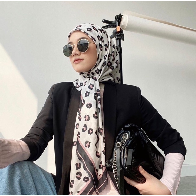 251- 300  Hijab segiempat voal motif-2