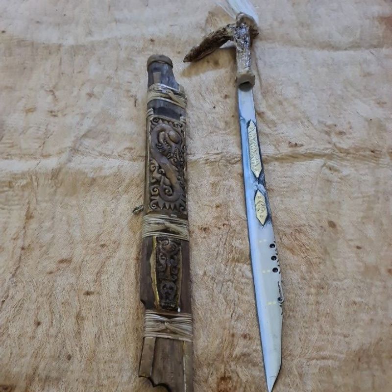 Mandau Etnik  Dayak kalimantan .senjata tradisional  panjang  65cm