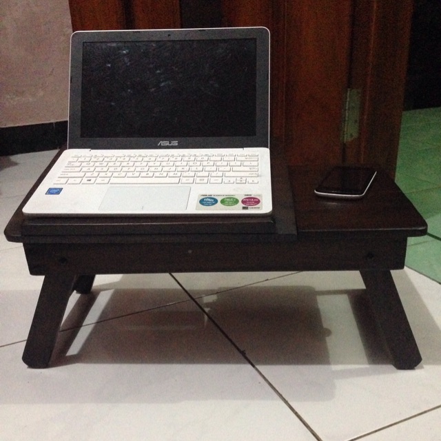 

Mejal notebook lipat warna dark brown