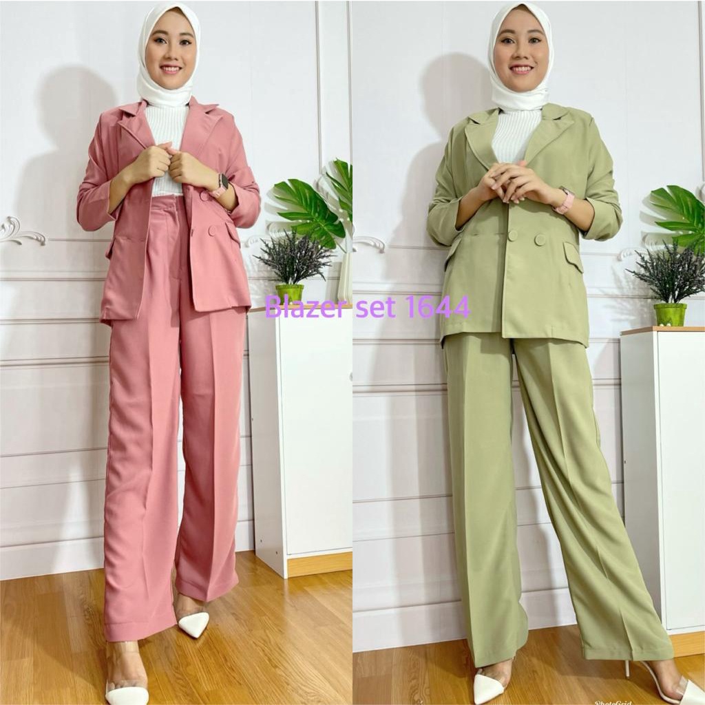 Setelan Blazer Wanita