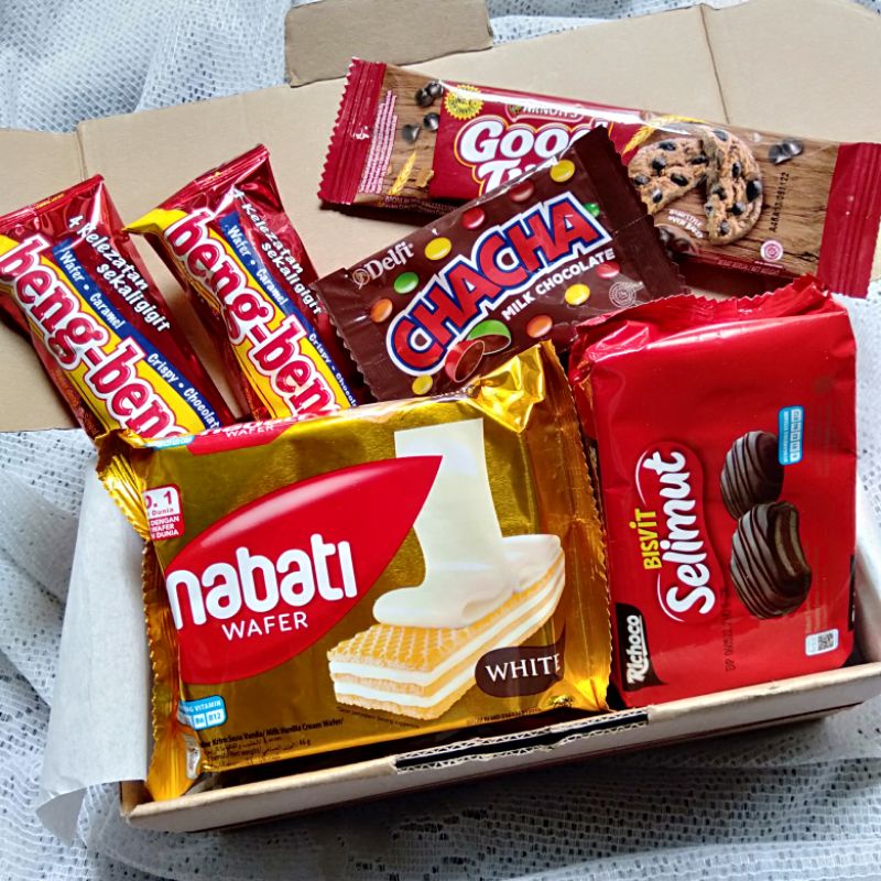 

Snack box/ Snackbox/ Gift box Snack/ Hampers / Giftset /Kado wisuda/Kado ultah/kado pacar