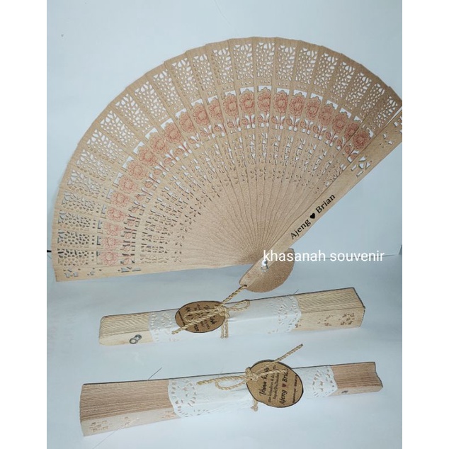 Souvenir kipas kayu custom sablon kemas / souvenir kipas Cendana / souvenir kipas china