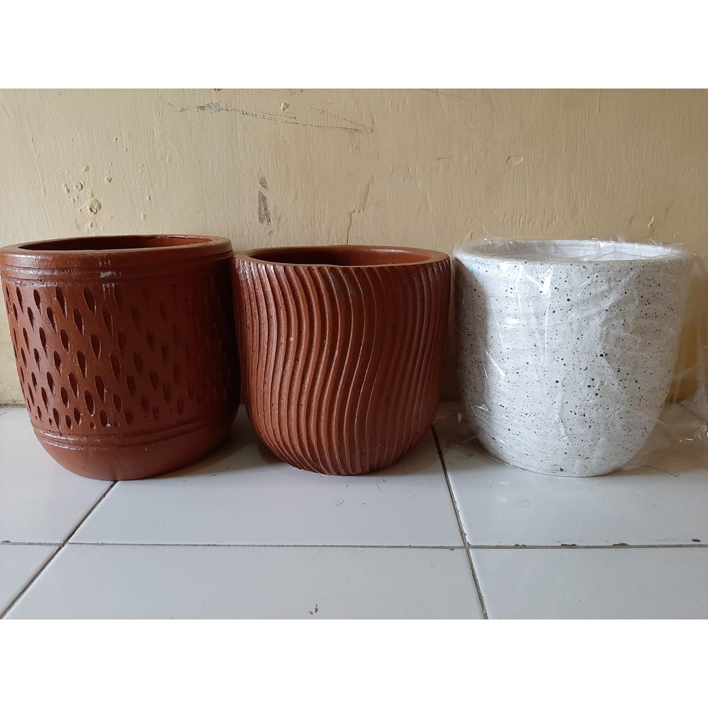 Pot Gerabah/ Pot Teracota/ Pot lukis/ Pot tanah liat jogja natural diameter 20cm dan 15cm