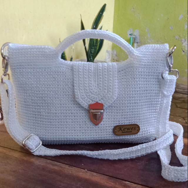 Tas rajut selempang warna putih