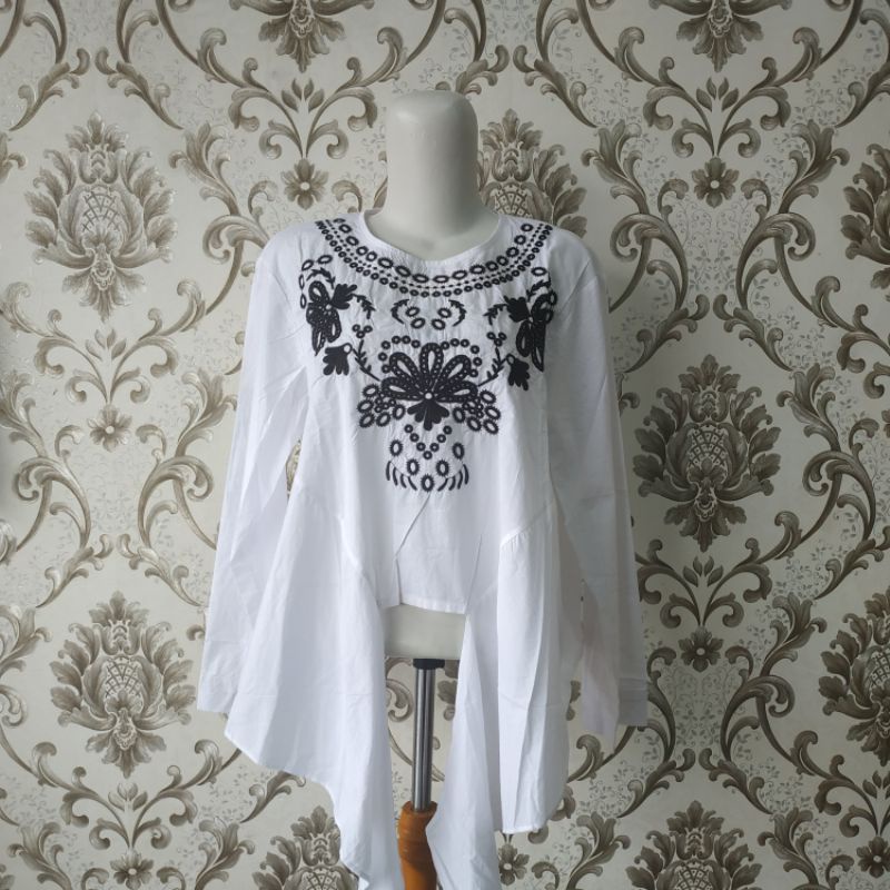 Blouse pendek putih/ Blus pendek putih motif/ Blus pendek motif bunga