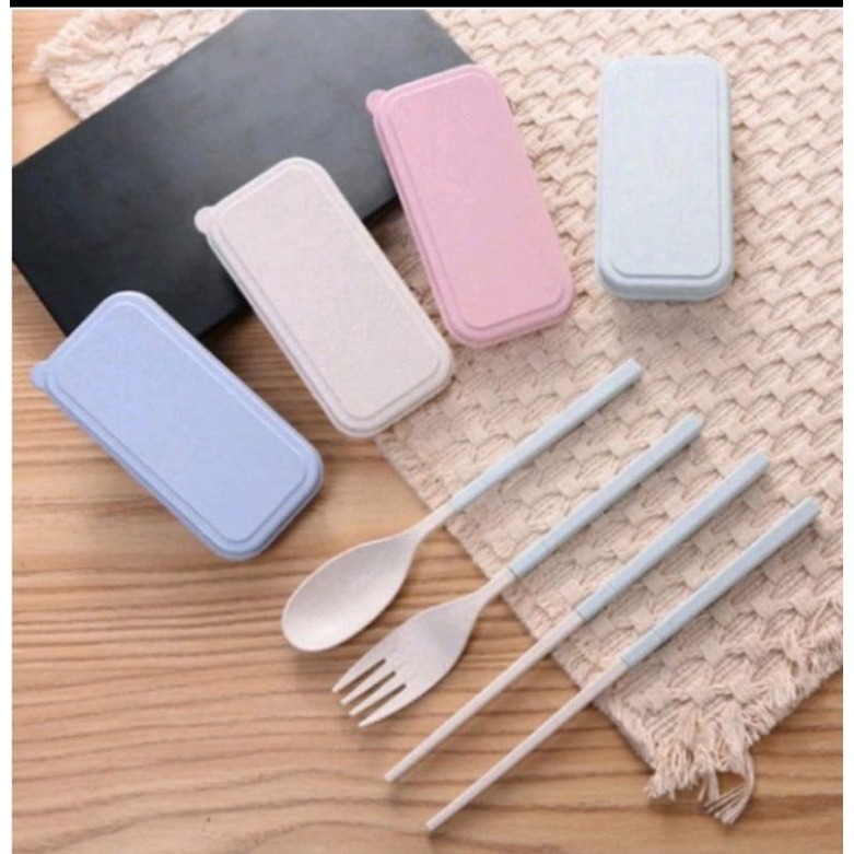 Sendok Makan Set Lipat / Travel Portable - Random Colour