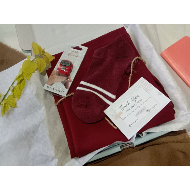 

HAMPERS PASHMINA DAN BERGO MARYAM GIFT WISUDA, NIKAH DAN ULTAH, KADO UNIK DAN MURAH