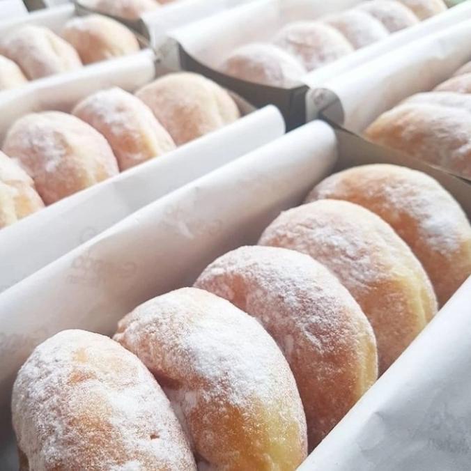 

Cuci Gudang Awal Tahun Donut Kentang snow white 1box isi 6 Cuci Gudang Awal Tahun