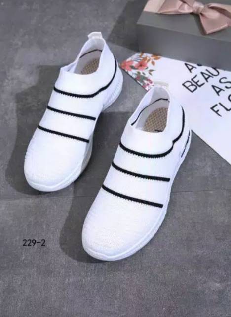 Sepatu Slipon sneacker wanita 229-2