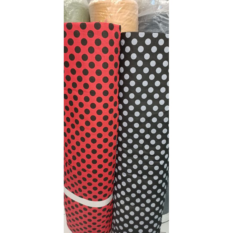 kain bahan seprei motif polkadot besar