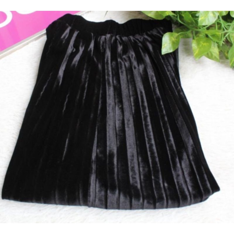 GROSIR ROK IMPORT / ROK 7/8 PLISKET BLUDRU VELVET PREMIUM  GLOSSY-7/8 HITAM KOREA
