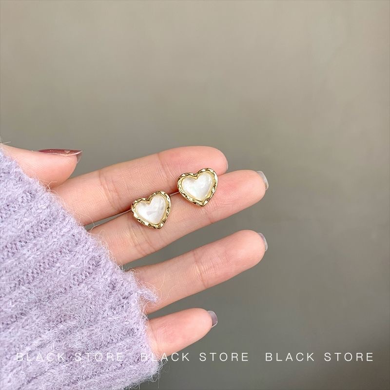 YEEZII Set Anting Stud Hypoallergenic Bentuk Hati Aksen Mutiara Warna Emas Untuk Wanita