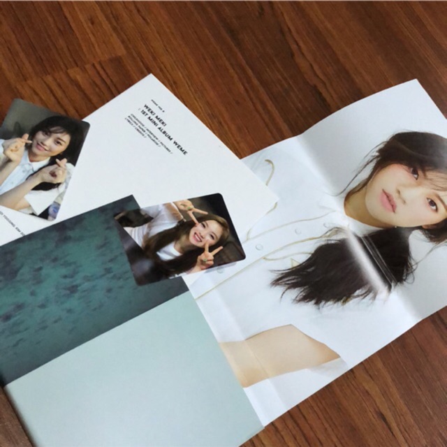 WEKI MEKI - 1st Mini Album “ WEME “ Limeted Version B + Doyeon Poster + Group Poster Doyeon PC