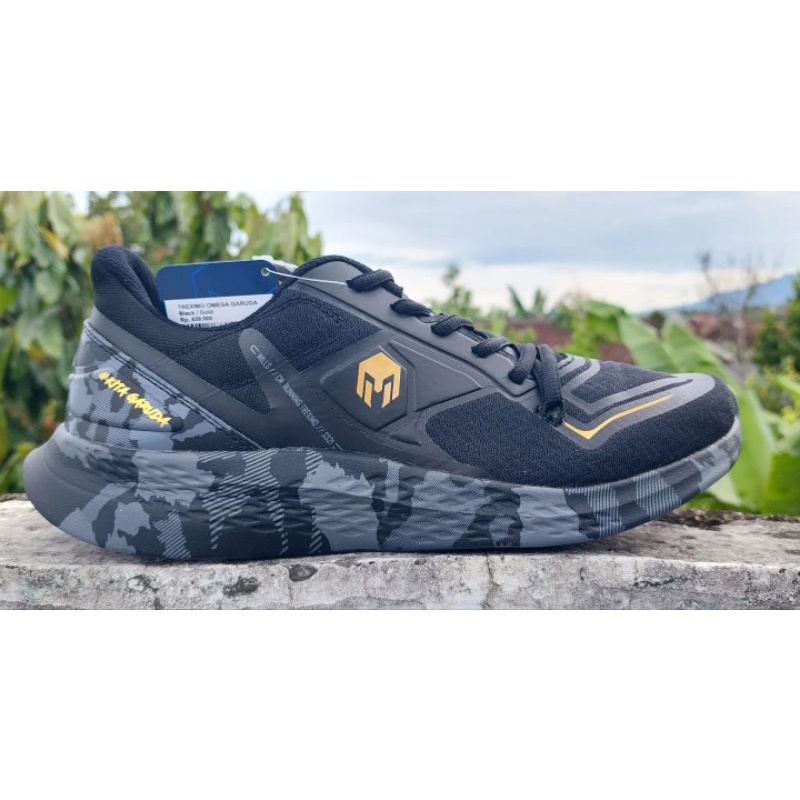 Sepatu Running MILLS TREXIMO OMEGA GARUDA - BLACK/GOLD