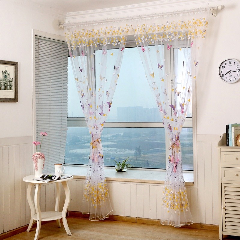 Tirai Model Tulle dengan Bahan Voile Warna Transparan dan Tirai Model Tulle dengan Bahan Voile Warna Transparan dan