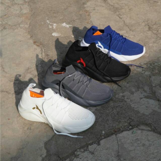 SEPATU CASUAL SNEAKERS ORTUSEIGHT INVADERS