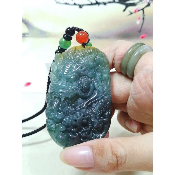 5700 Liontin Giok Golden Jadeite Ukiran Naga Bersertifikat Grade A