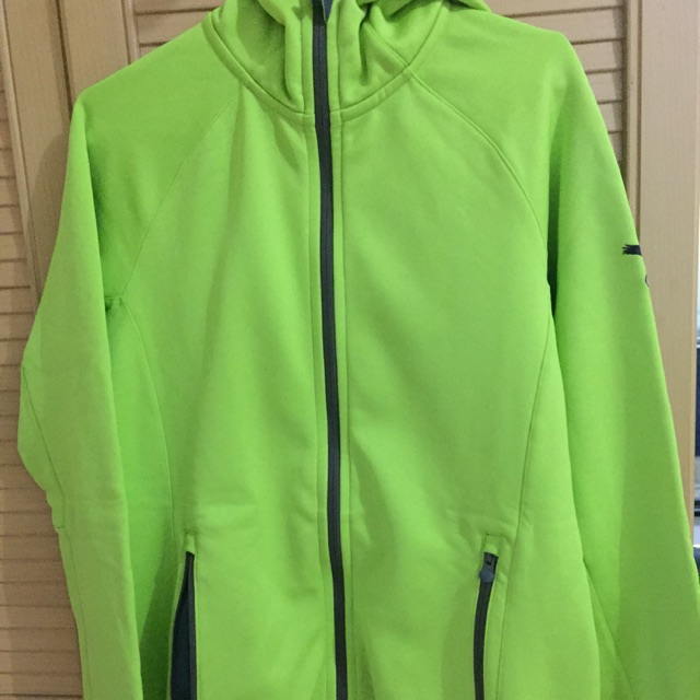 Jaket gunung wanita salewa