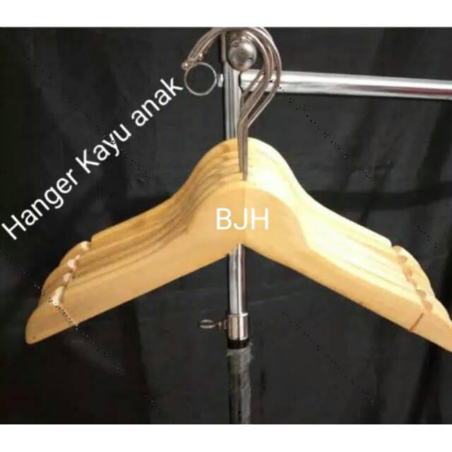 Hanger kayu anak