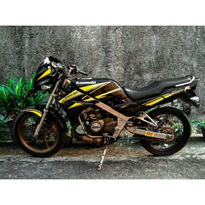 (BAYAR DITEMPAT) striping lis stiker standar ori ninja R SE 2015 hitam kuning stiker ori ninja R SE 