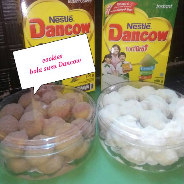 

Cookies bola susu Dancow/ asli dengan taburan susu Dancow ya.