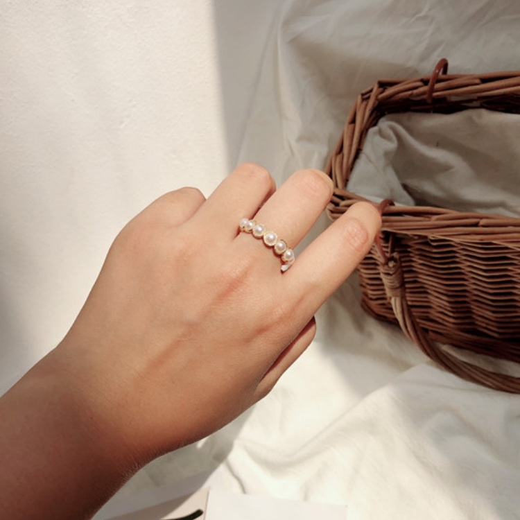 Aksesoris fashion wanita versi Korea dari temperamen sederhana manis dan serbaguna cincin mutiara berkualitas tinggi hadiah pasangan pacar ring