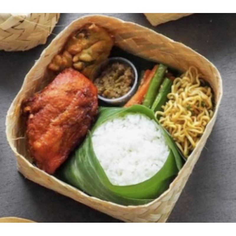 

Nasi Besek Sederhana plus buah dan kerupuk Halal Murah Higienis
