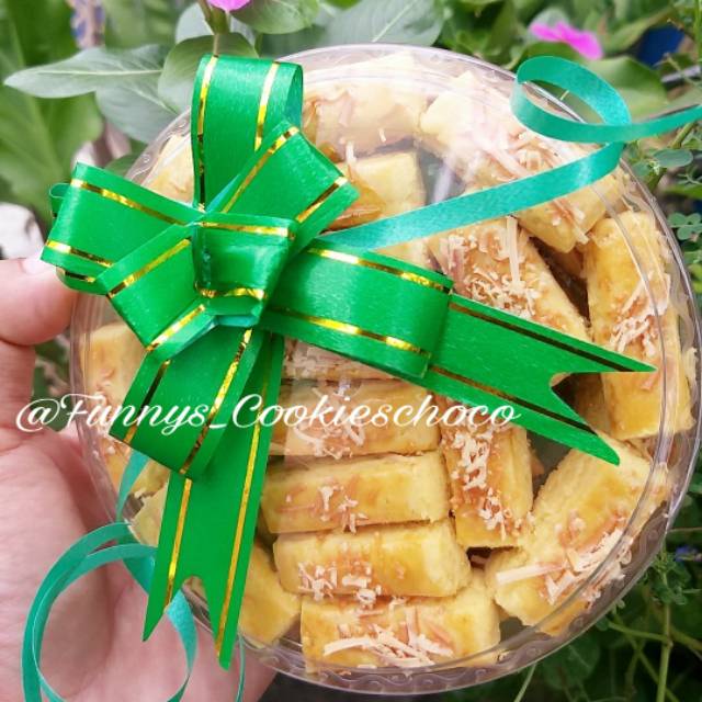 

Kastengel / Kue Keju / Kue Kastengel / Castengel / Kue lebaran / parcel lebaran