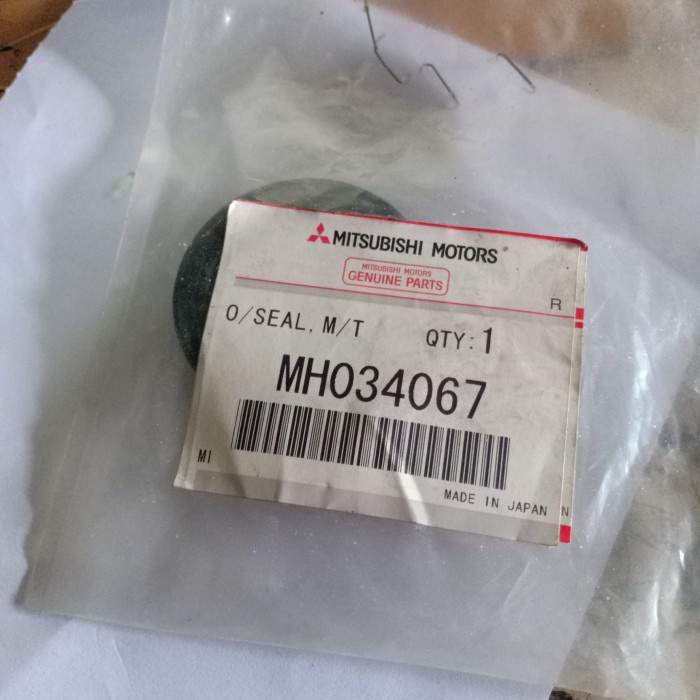 Seal Transmisi L200 strada K74 ( depan )