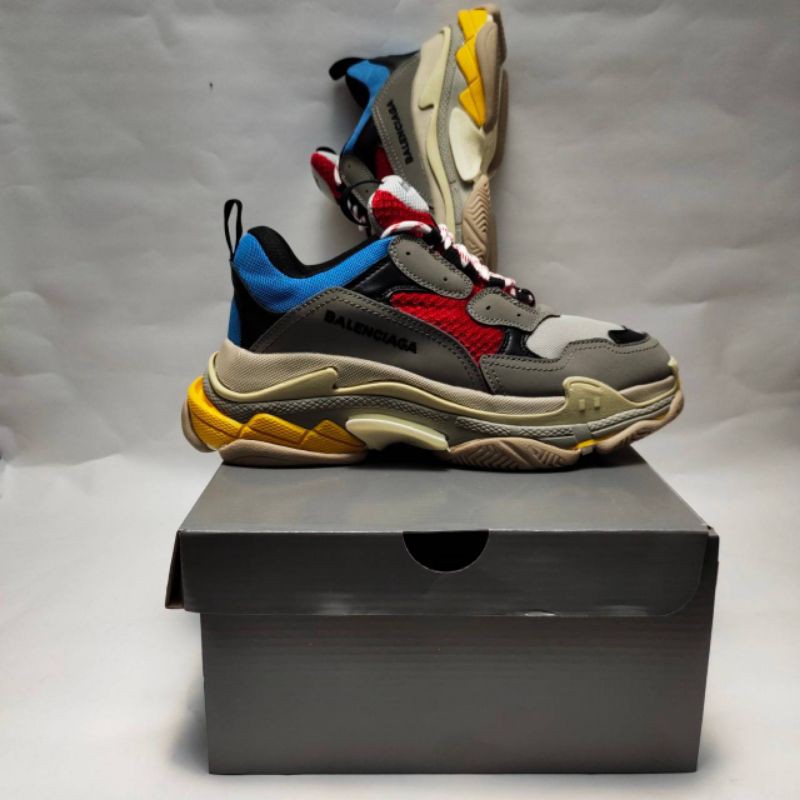 balenciaga triple s grey red