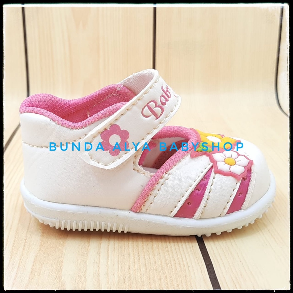 Sepatu Bayi Perempuan Empuk Usia 6 Bulan - 1 Tahun PUTIH Motif Bunga Bunyi Toet - Sepatu Anak Cewek Anti Slip