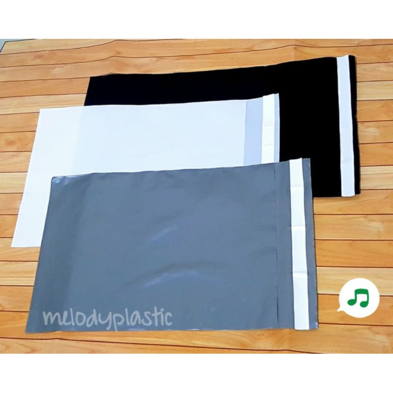 

Polymailer PE Plastape 35x45 cm hitam putih silver