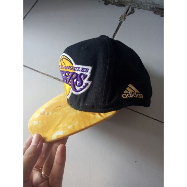 Topi PL adidas lakers ori